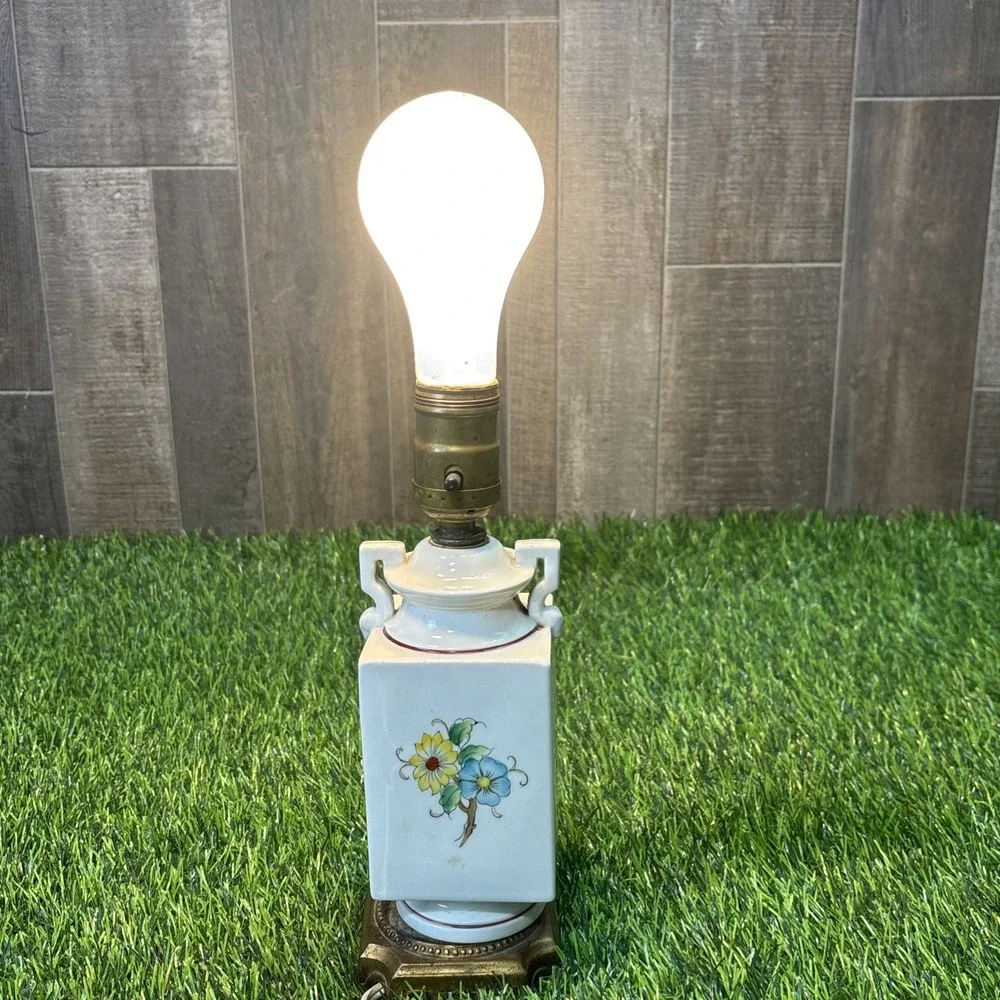 Vintage WWII-Era Ceramic Boudoir Lamp Mold 449 – Floral – Brass Base – Working